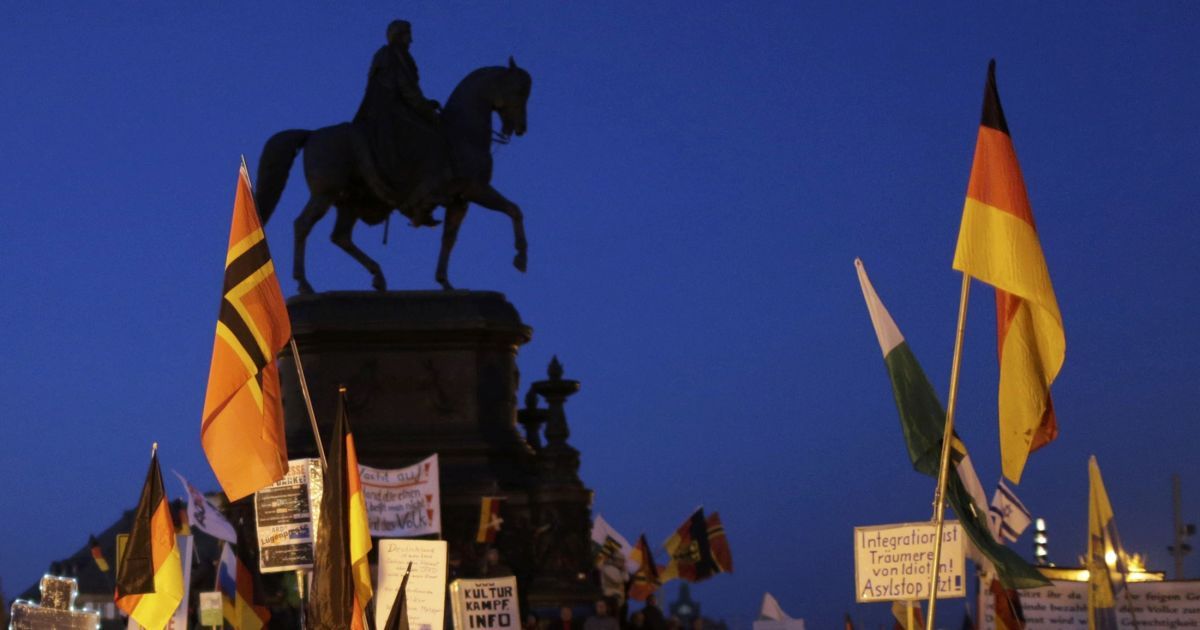 "Патриоты Европы" протестуют против приема беженцев из Сирии. / © Reuters