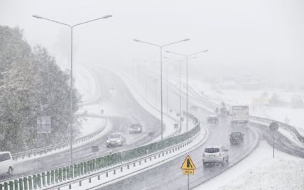 Европу накрыли осенние снегопады: заблокированные магистрали и первые жертвы непогоды