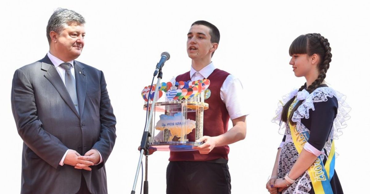 порошенко привітав школярів_1 / © Сайт президента України