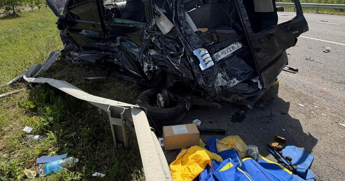 «Нашого буса більше немає»: депутатка дивом вижила після ДТП, знищено автобус, що зустрічав захисників після полону (фото)