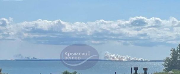 Вибухи на Кримського мосту лунають вдруге за день / © Telegram / Крымский ветер
