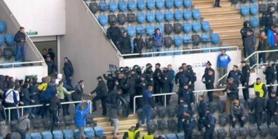 Фанати "Чорноморця" побилися з поліцією на день сміху