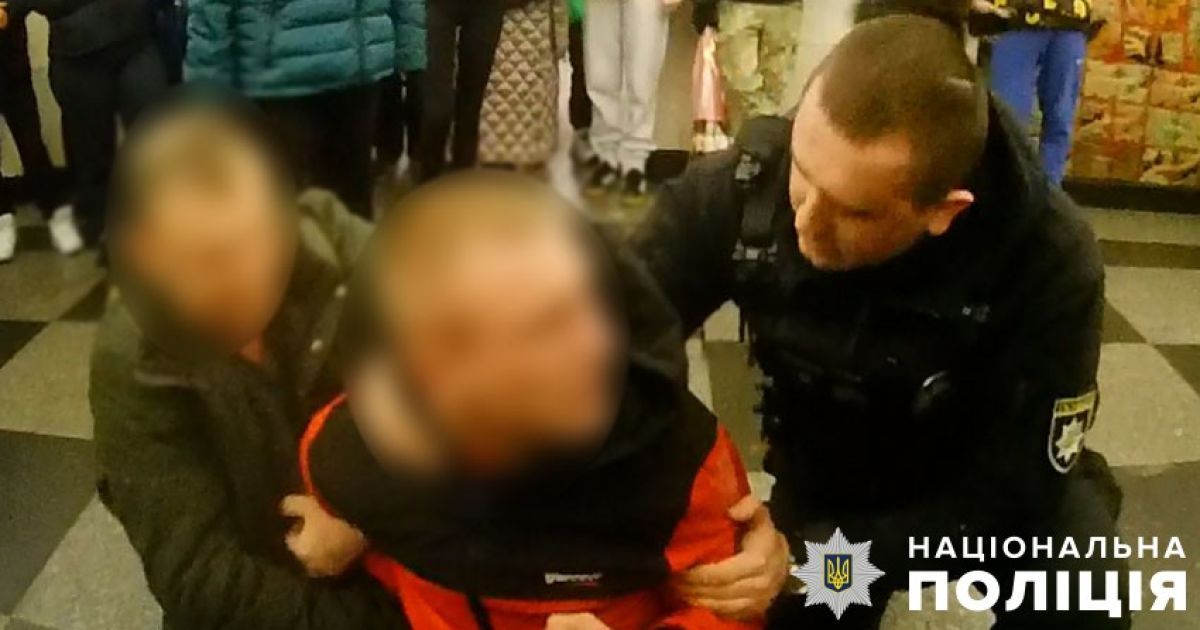 Полиция Киева задержала пьяного злоумышленника, конфликтовавшего с людьми на станции метро "Хрещатик"/Фото: Национальная полиция