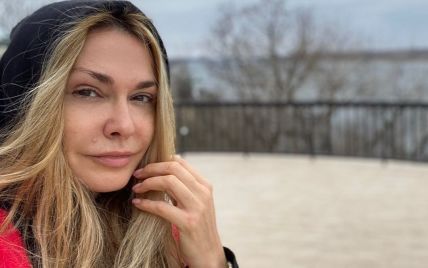 Без макияжа на набережной: Ольга Сумская показала свою естественную красоту