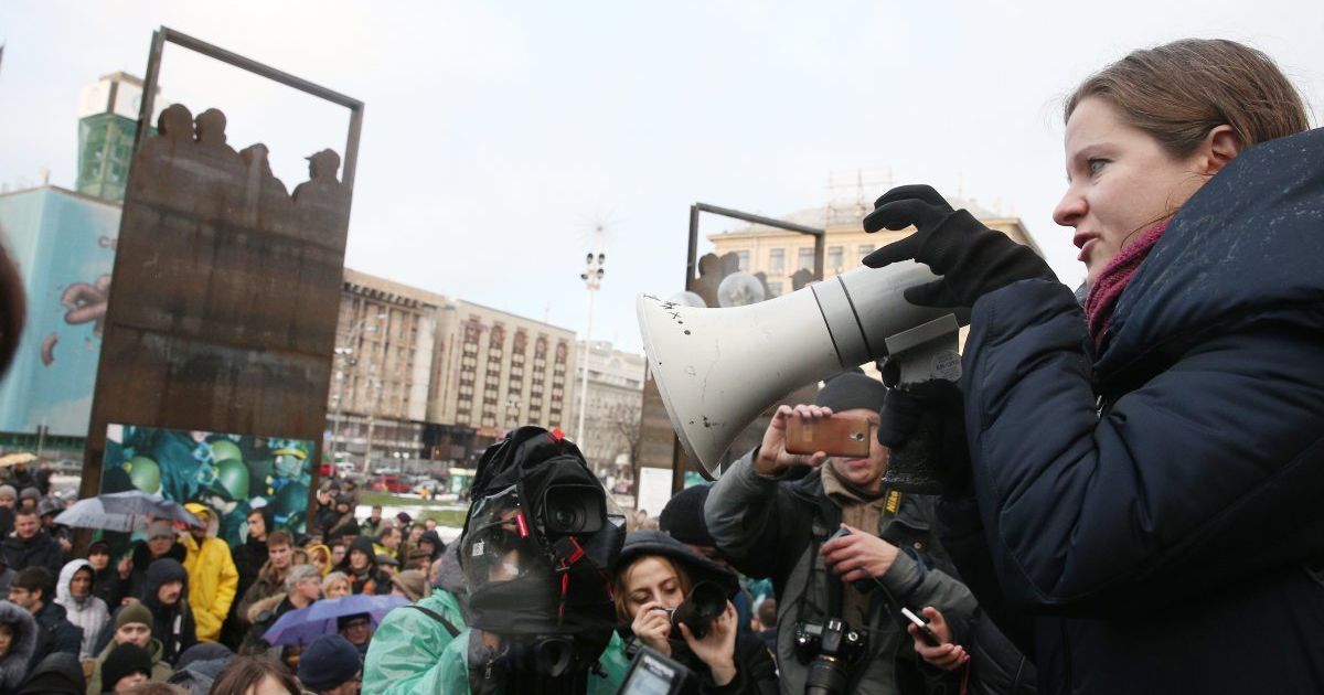 На Майдане Независимости сотни людей протестовали против мягкого приговора убийце Веремия