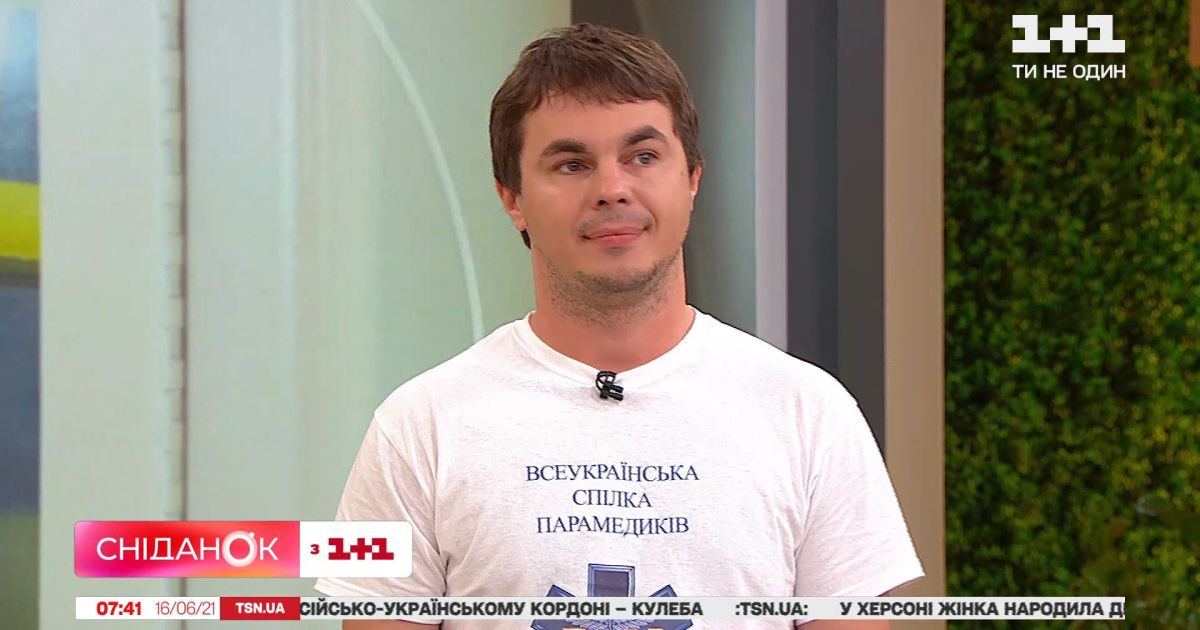 Парамедик Ярослав Вус розповів про принцип роботи дефібрилятора та провів майстер-клас із реанімування