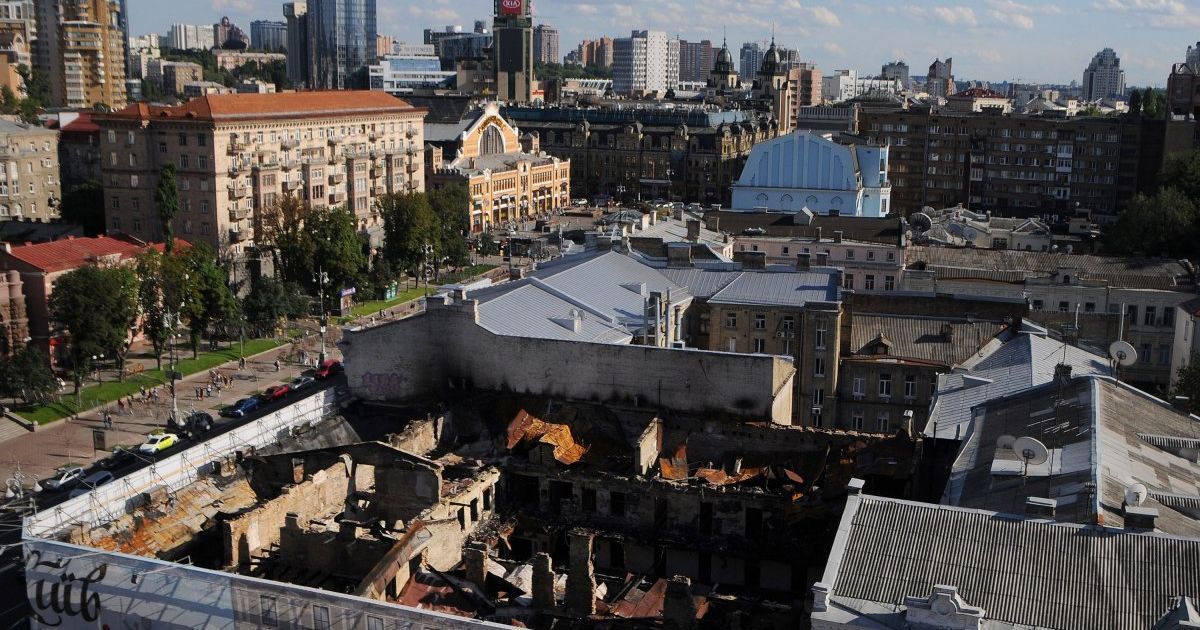 На Хрещатику реставрують будівлю Центрального гастронома