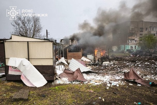 По селищу Новомиколаївка завдали 6 авіаударів / © ДСНС