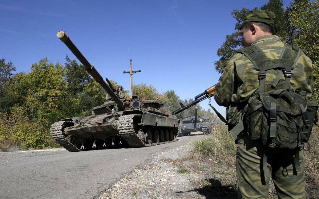 Луганские боевики начали отводить танки от линии соприкосновения. / © Reuters