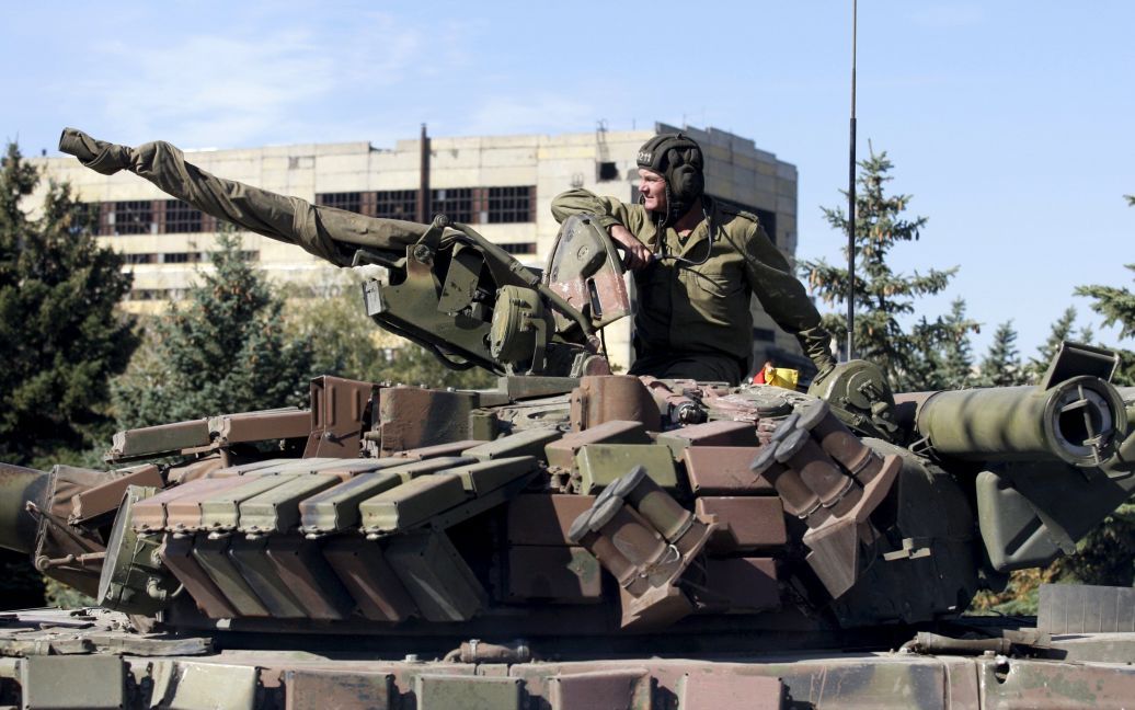 Луганські бойовики почали відводити танки від лінії зіткнення. / © Reuters
