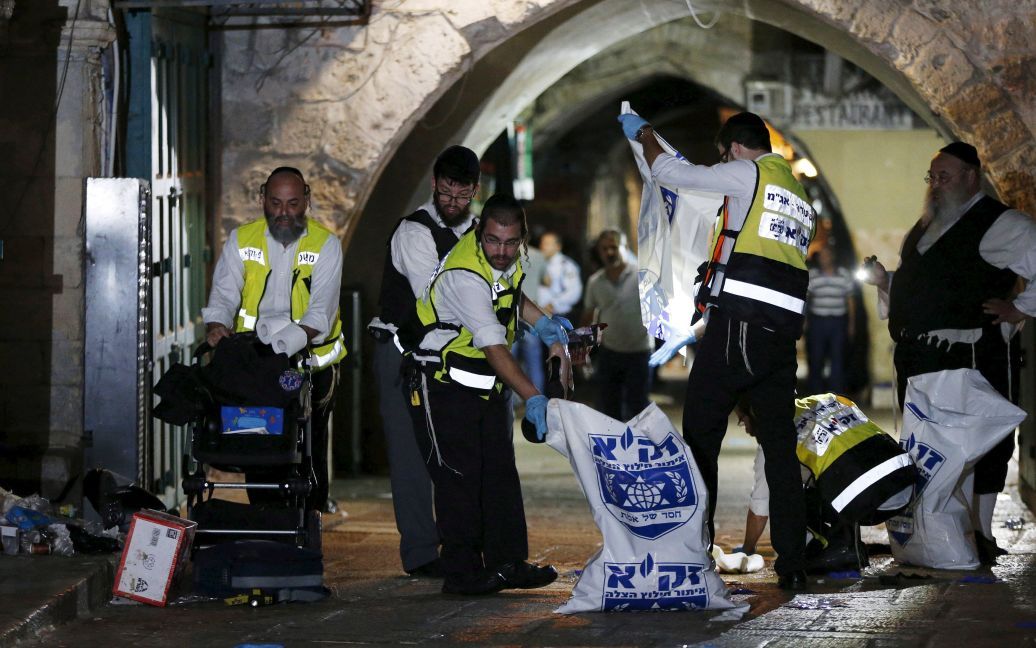 В результате атаки 19-летнего палестинца погибли два человека и трое получили ранения. / © Reuters