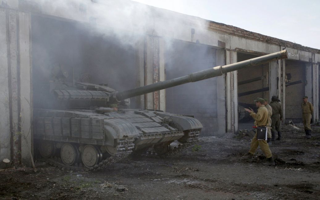 Луганские боевики начали отводить танки от линии соприкосновения. / © Reuters