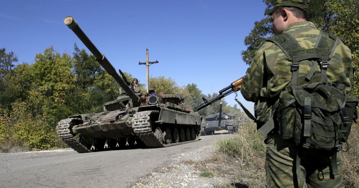 Луганские боевики начали отводить танки от линии соприкосновения. / © Reuters