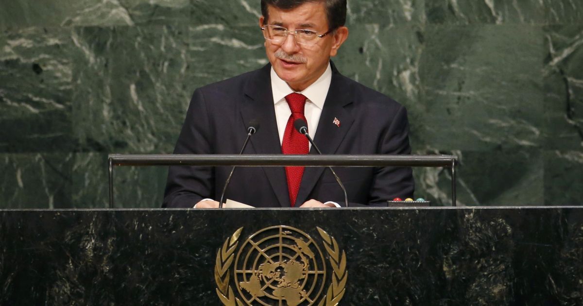 Ахмет Давутоглу требует опебспечить безопасность и права татар в Крыму.