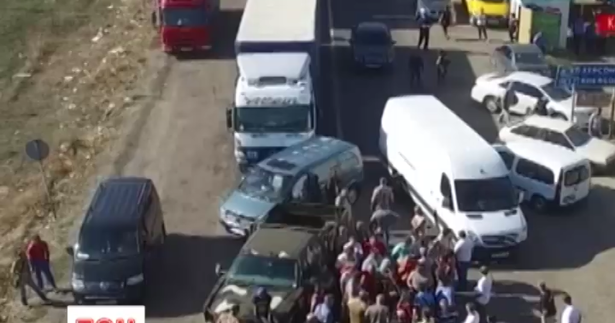 40 автомобилей из двух очередей развернулись и уехали в другие города