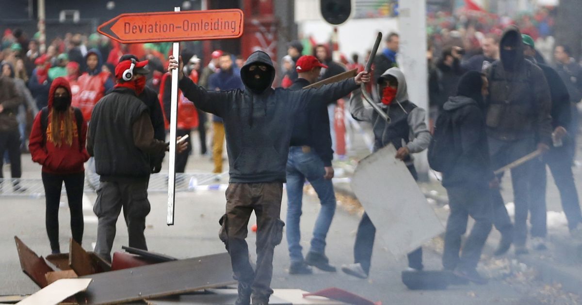 100 тысяч митингующих протестуют против реформ / © Reuters