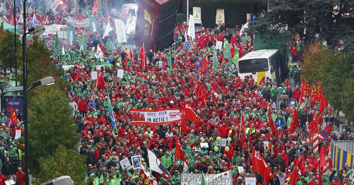 100 тысяч митингующих протестуют против реформ / © Reuters