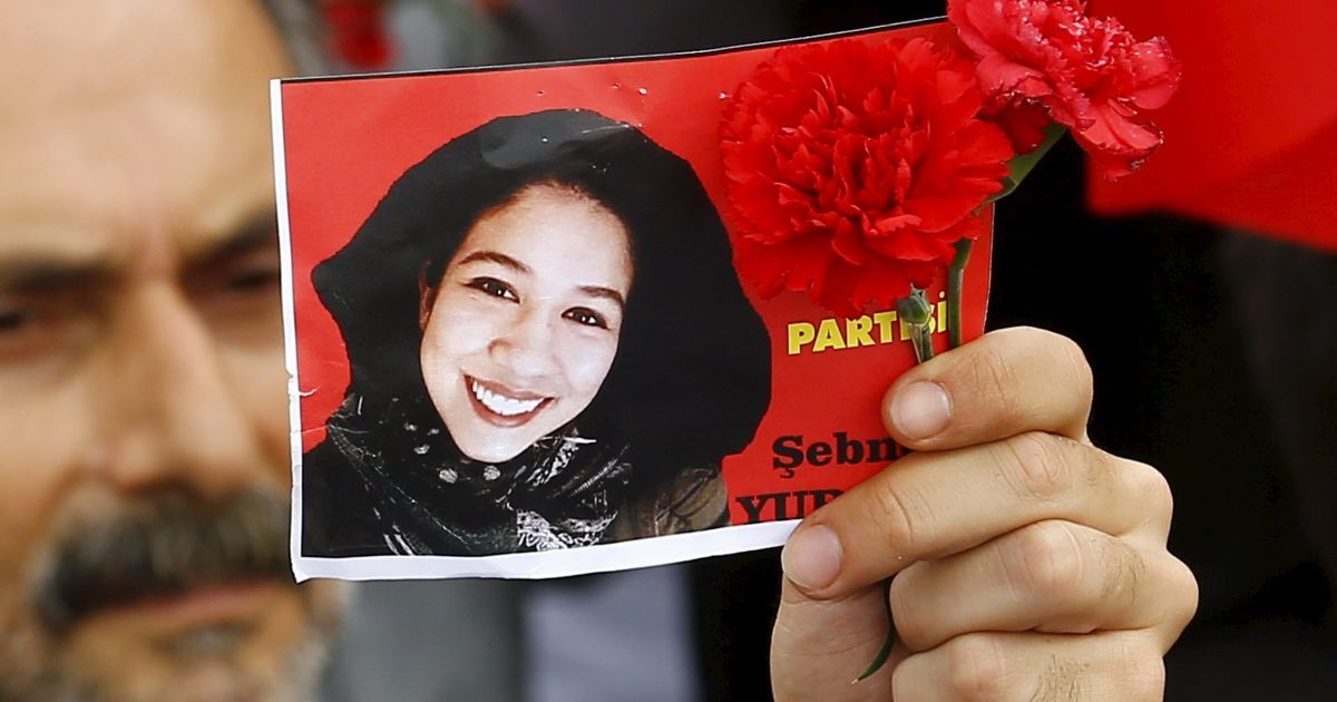 В Анкаре вспоминают жертв теракта.