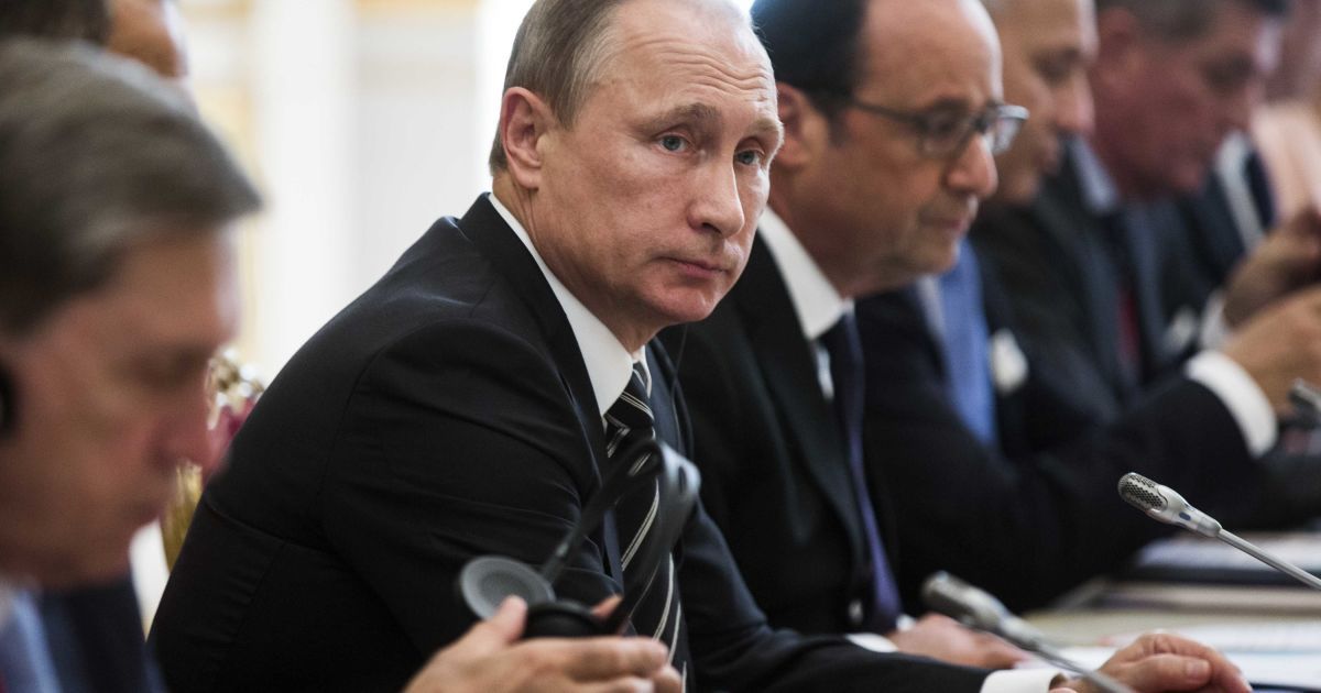 пресс-секретарь российского президента Дмитрий Песков сообщил, что по договоренности "нормандской четверки" именно Меркель и Олланд вышли к прессе с итогами переговоров
