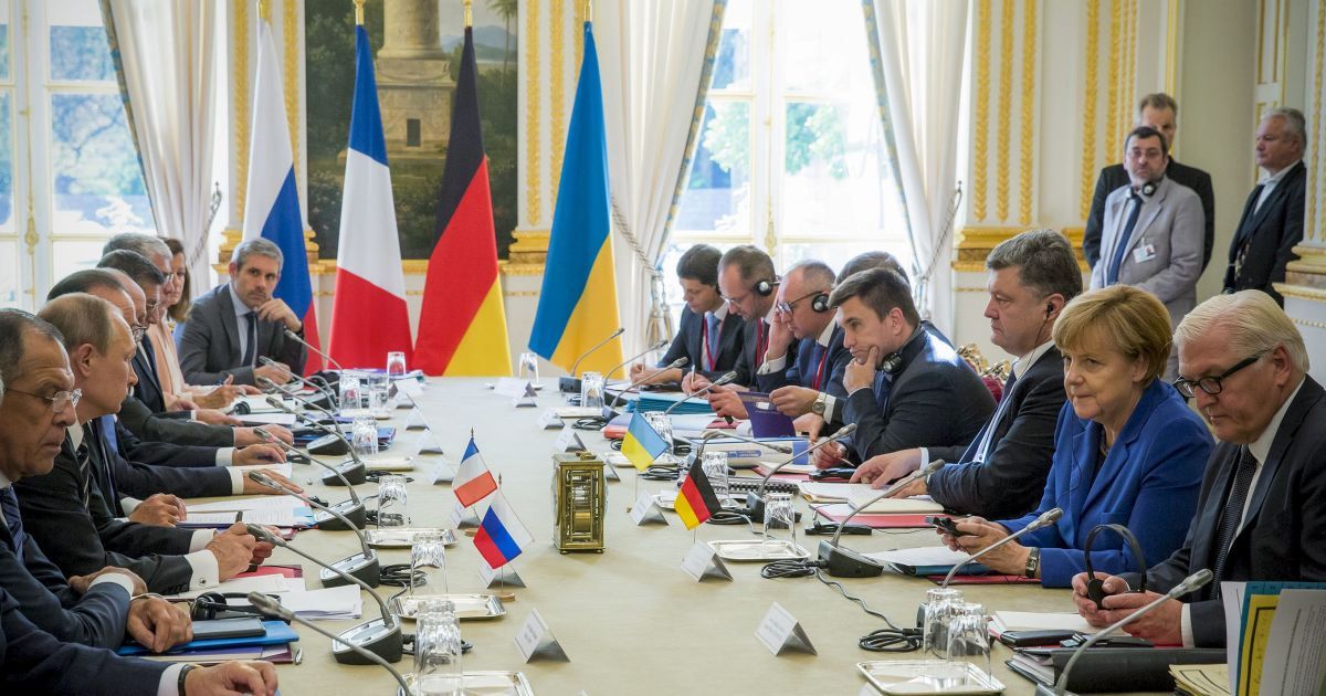 По всіх пунктах ми повинні вкластися в передбачені мінськими угодами рамки - Олланд