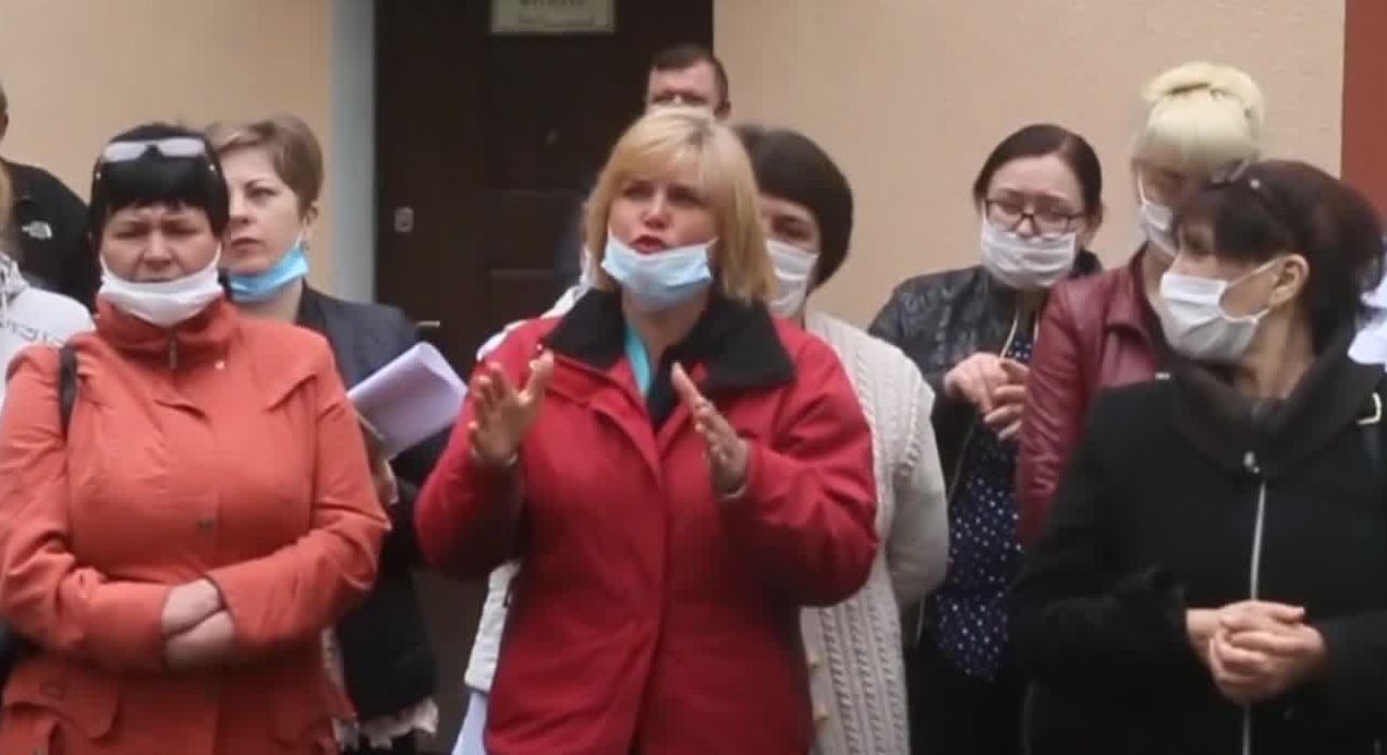 Медики Вінницької лікарні вийшли на мітинг: вимагають, аби їм виплатили обіцяну надбавку