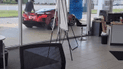 Злочинець викрав Chevrolet Corvette просто з дилерського центру на очах у співробітників: відео