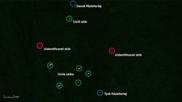 Гражданские и военно-морские суда и два неидентифицированных судна. Фото: Copernicus Sentinel