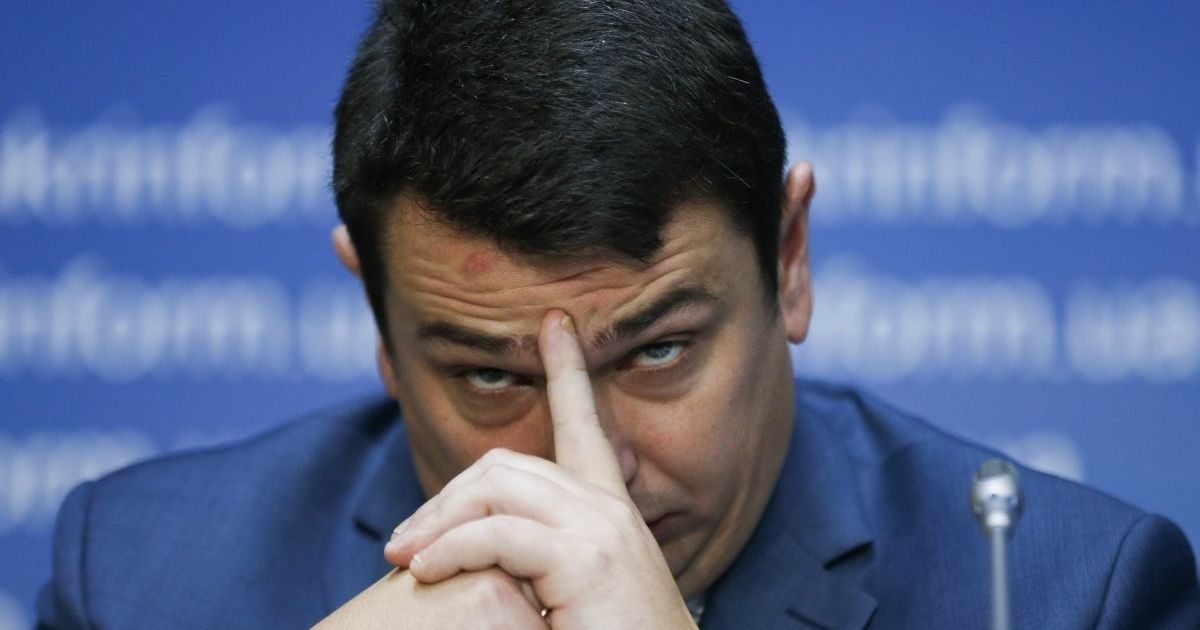 Директор НАБУ "забув заплатити достатньо велику суму" за відпочинок на Рівненщині - Луценко