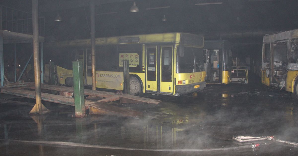 У Києві горів автобусний парк_2 / © Управление ГСЧС Киева