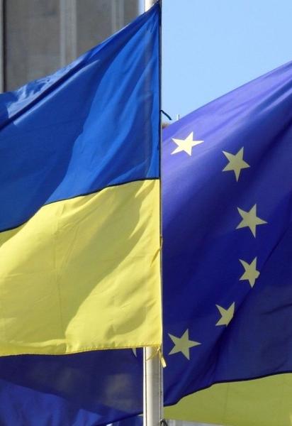 Прапори України та ЄС