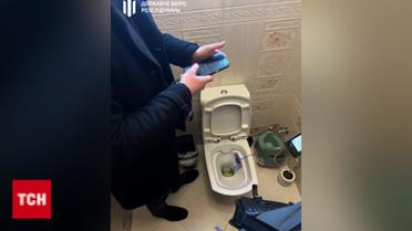 Во Львове чиновники пытались смыть полученную взятку