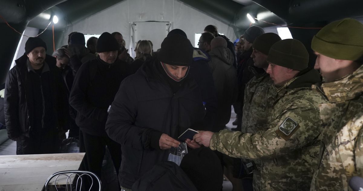 Звільнений із полону плакав, коли бойовики не відпустили на обмін українських військових