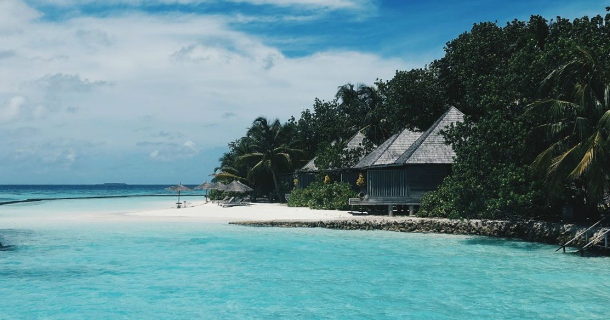 Сотни туристов отказались лететь на Мальдивы через чрезвычайное положение