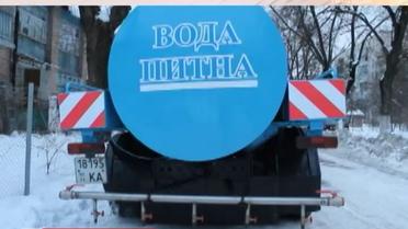 По Киеву возят цистерны с освященной водой
