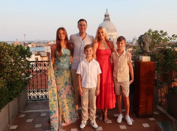Джаред Кушнер, Іванка Трамп та їхні діти / © Instagram Іванки Трамп