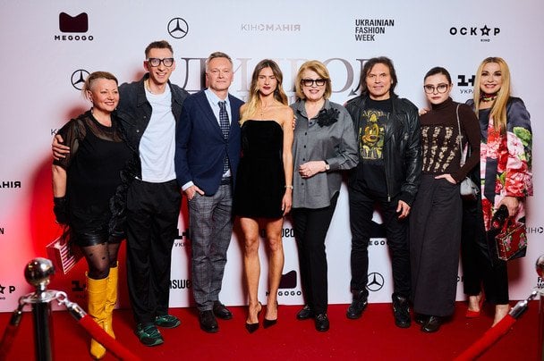 Андрій Данілевич з дружиною Тетяною і рештою українських зірок