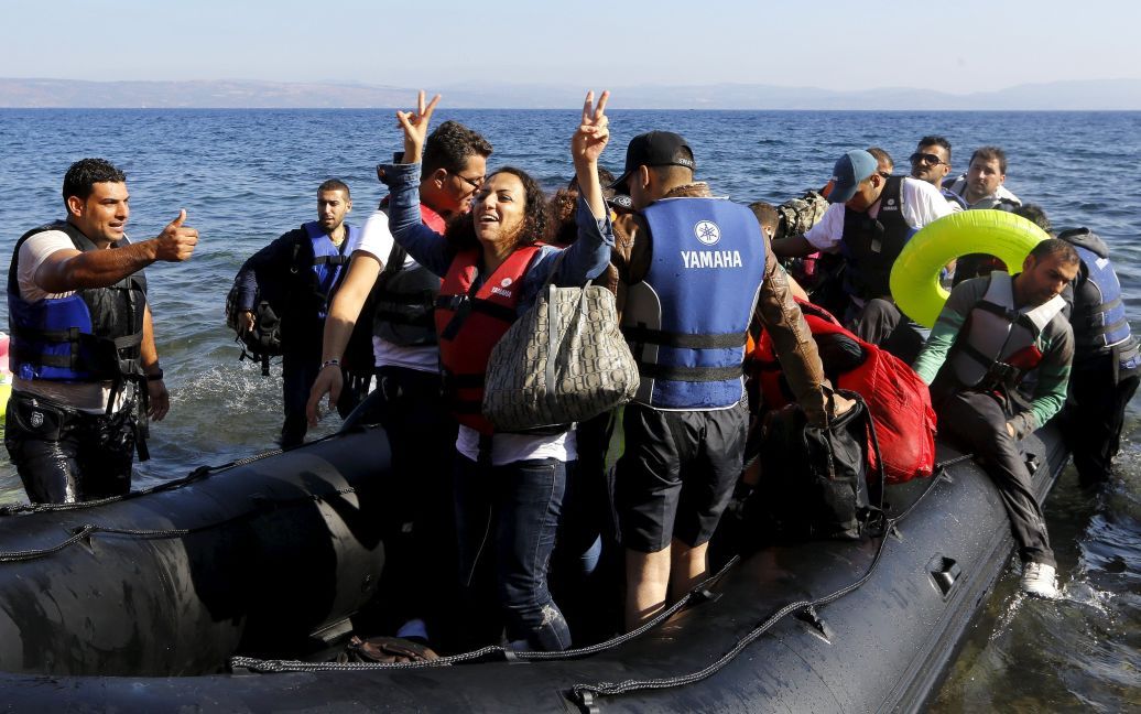 Беженцы пытались добраться из Турции в Грецию на надувной лодке / © Reuters