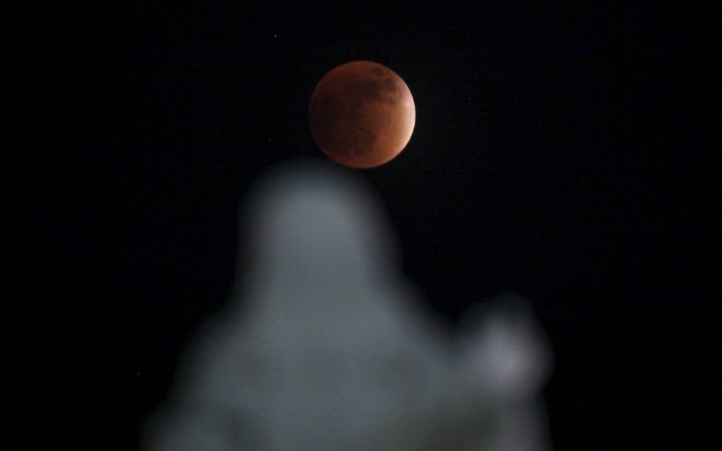 Над Землей поднялась "кровавая суперлуна" / © Reuters