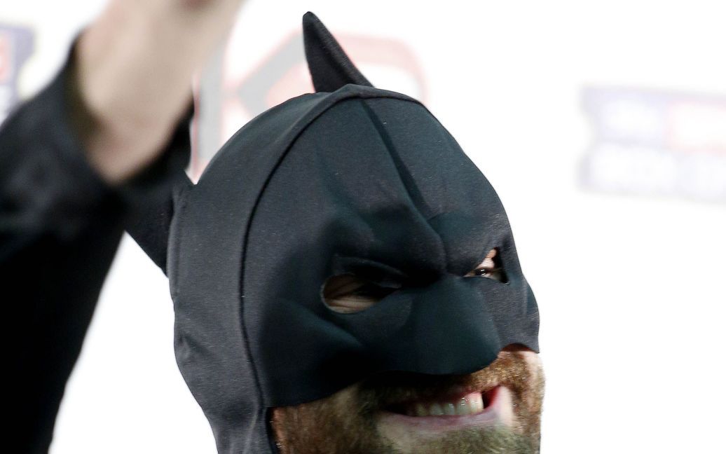 Ф&#039;юрі вдягся Бетменом на прес-конференції в Лондоні. / © Reuters