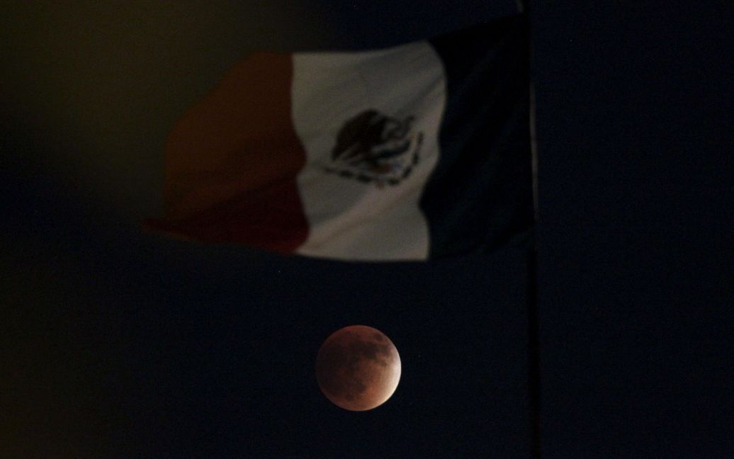 Над Землей поднялась "кровавая суперлуна" / © Reuters