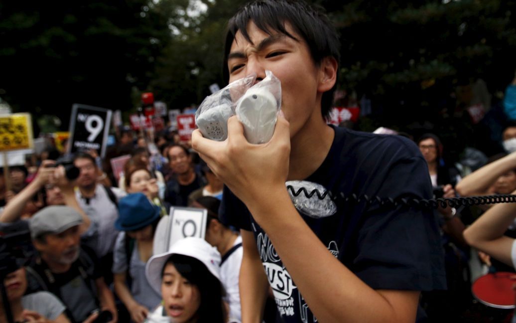 Тысячи японцев протестовали против нового закона. / © Reuters