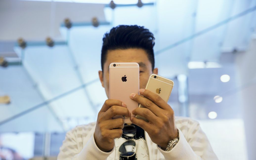 В мире стартовали продажи iPhone 6S и 6S Plus. / © Reuters