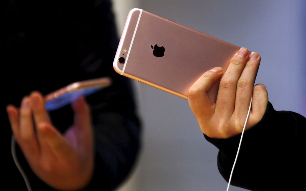 В мире стартовали продажи iPhone 6S и 6S Plus. / © Reuters