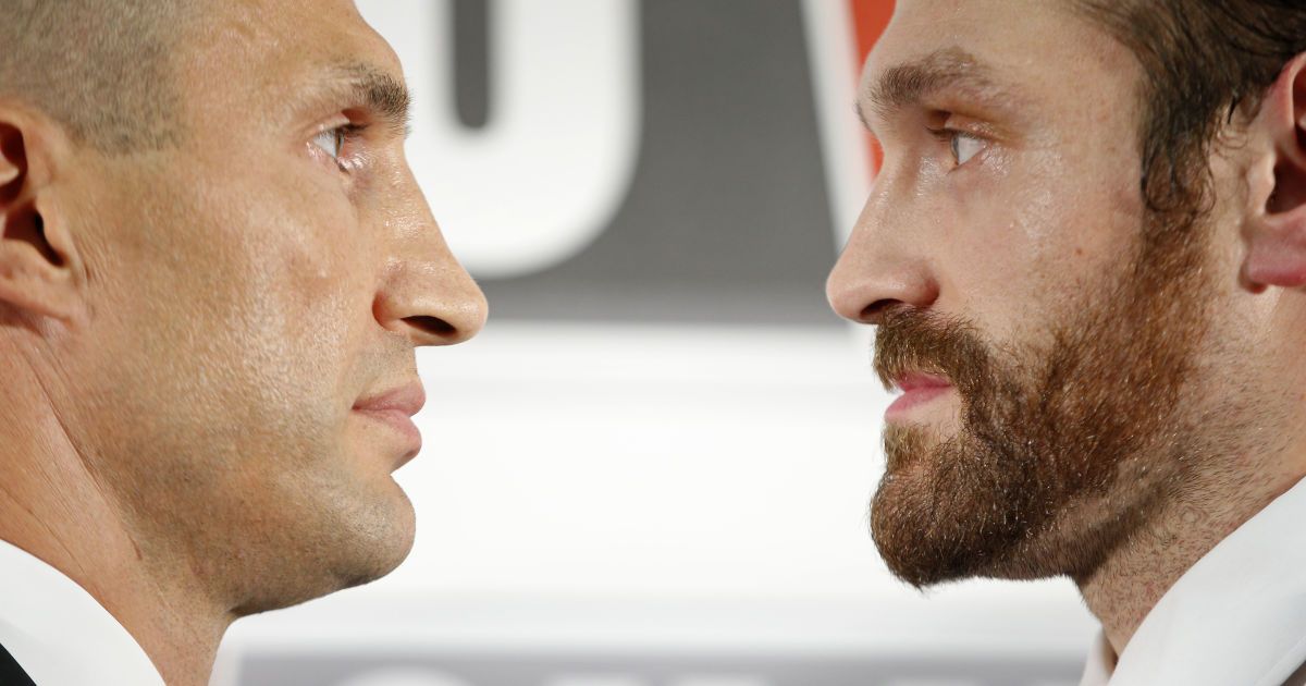 Володимир Кличко і Тайсон Ф'юрі на дуелі поглядів.