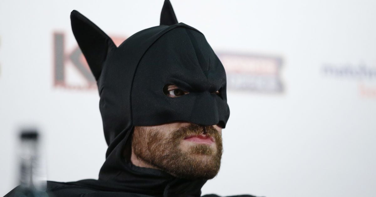 Фьюри оделся Бэтменом на пресс-конференции в Лондоне.