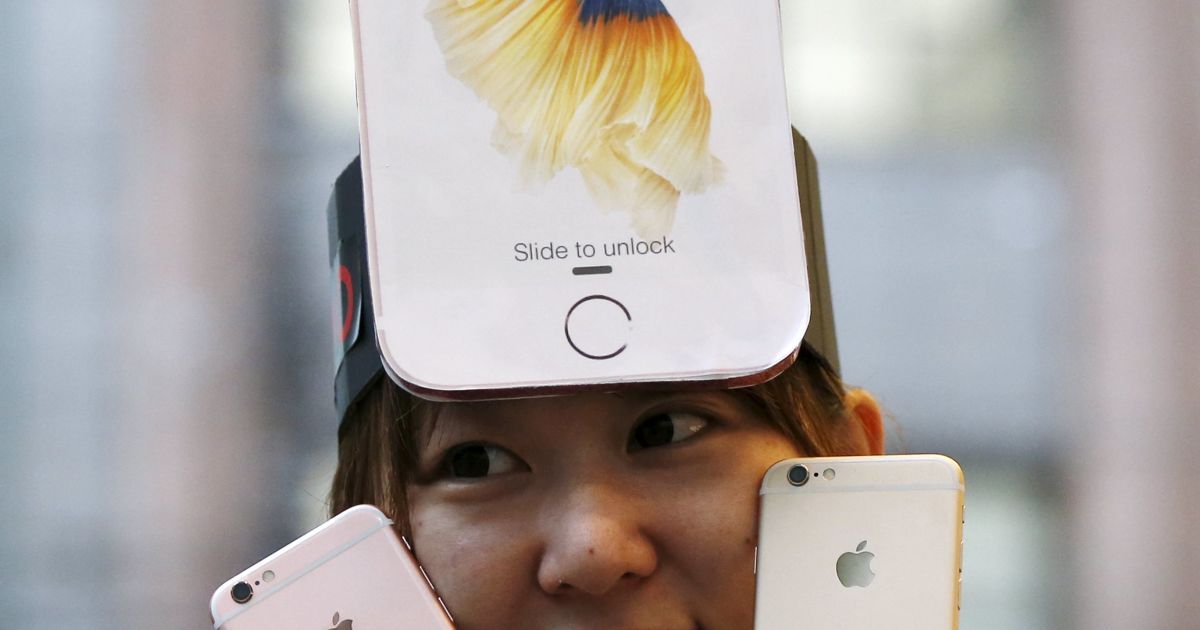 В мире стартовали продажи iPhone 6S и 6S Plus. / © Reuters