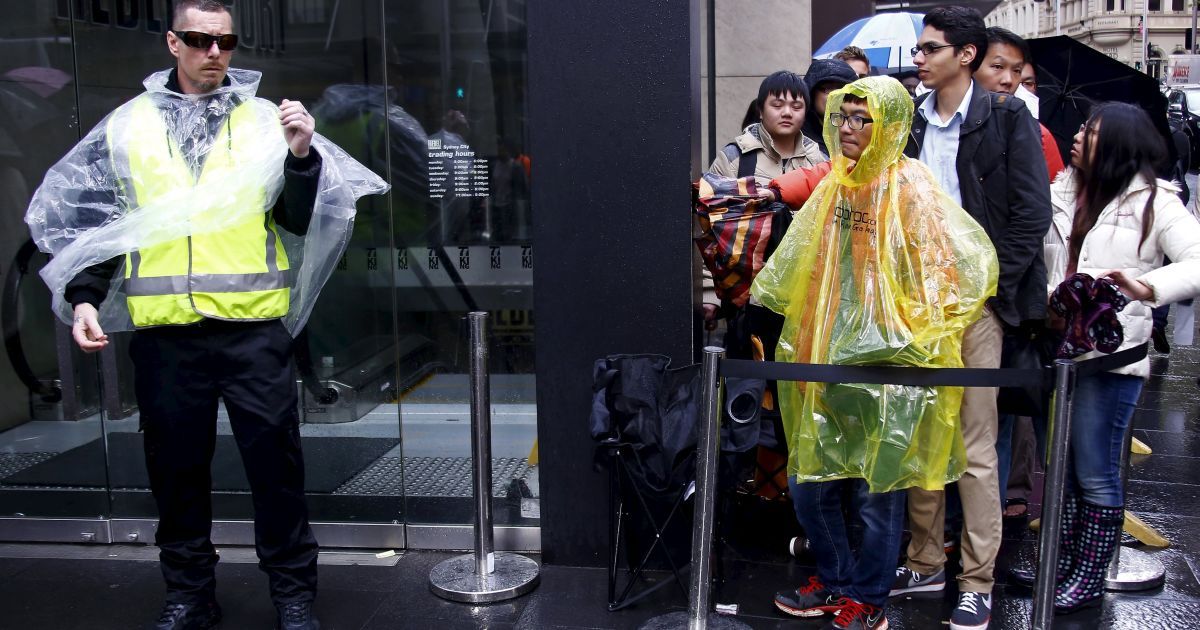 В мире стартовали продажи iPhone 6S и 6S Plus. / © Reuters