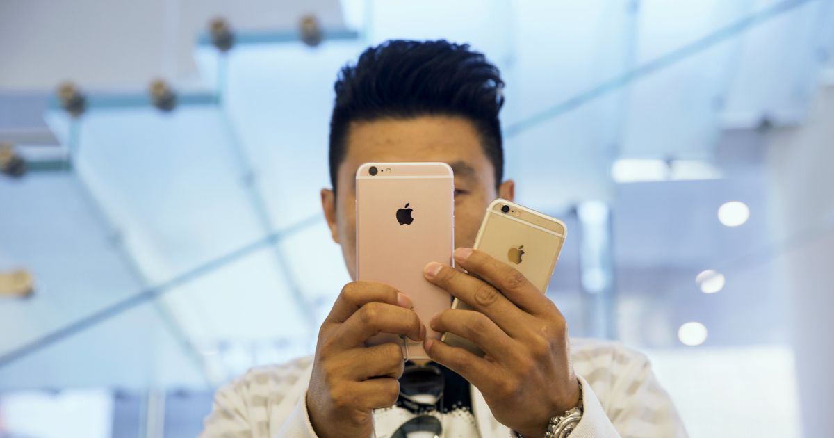 В мире стартовали продажи iPhone 6S и 6S Plus. / © Reuters