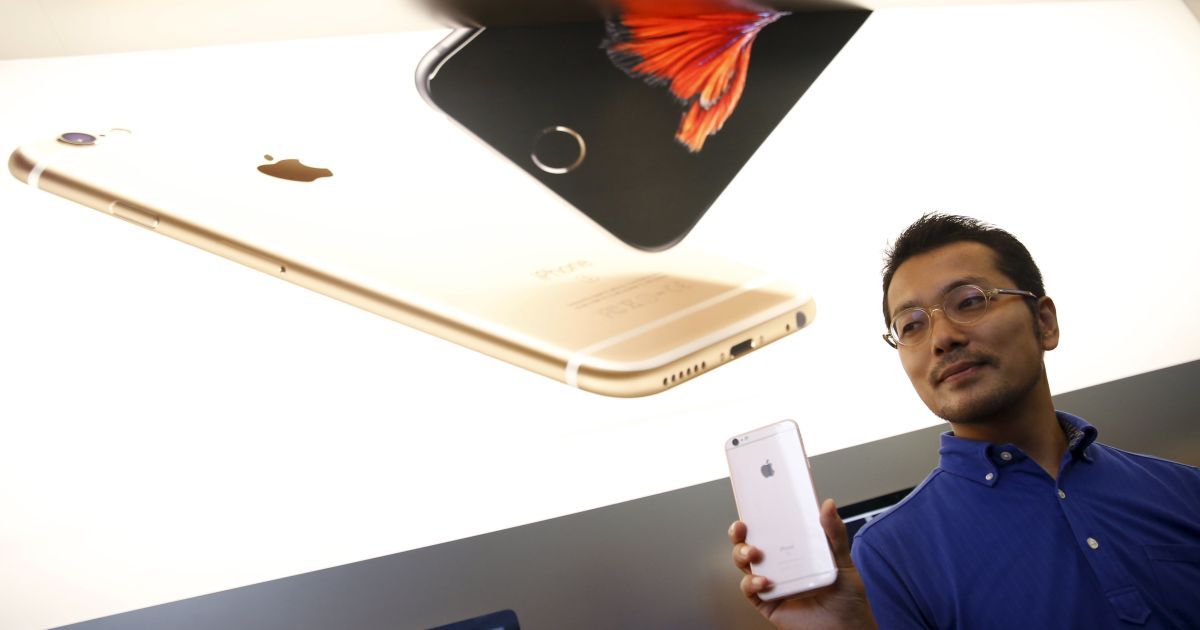 В мире стартовали продажи iPhone 6S и 6S Plus. / © Reuters