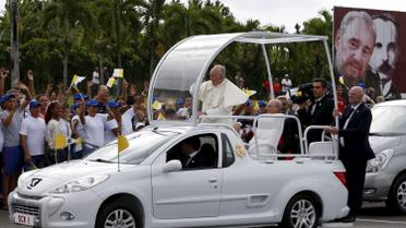 Франциск проїхався на "папамобілі" по Гавані. / © Reuters